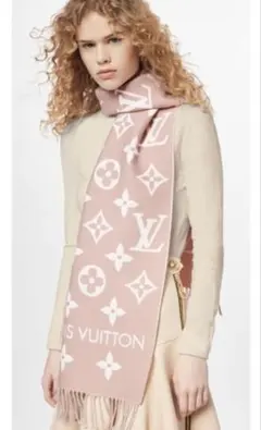 新品　ローズベージュのレアマフラー。ルイヴィトンロゴ