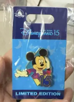 香港ディズニーランド正規品15周年ミッキーピンバッジ限数500