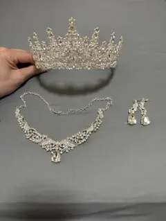 ティアラ・ネックレス・イヤリングセット