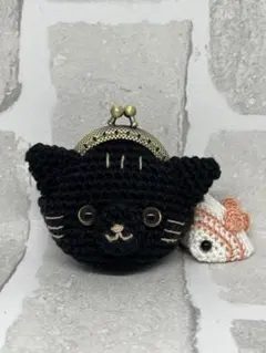 ハンドメイド☆ねこがま口編みぐるみキーホルダー☆お魚チャーム付き