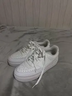 Nike Air Force 1 ホワイト スニーカー