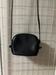ブラック 黒色 レザーショルダーバッグ