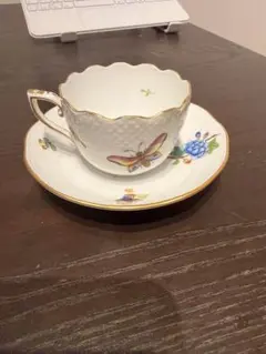 デミタスカップ 花と蝶のデザイン