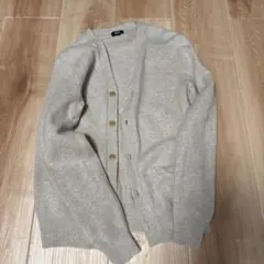 お買い得 ユニクロ プレミアムラムVネックカーディガン M