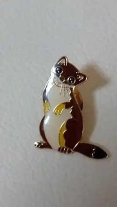 TOSHI KOSAKAデザイン　オコジョ　ピンバッジ　9-441