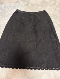 ブラック レース タイトスカート 花柄刺繍 スカラップヘム　美品　日本製のサムネイル