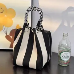 ストライプ ニットバッグ ミニバッグ バケツ型 ブラック ホワイト コンパクト