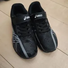 21cmサッカー　フットサルASICS キッズ スニーカー ブラック/シルバー