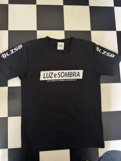 Luz e Sombra ブラック Tシャツのサムネイル