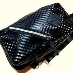 【未使用】ボディバッグ　ブラック　フェイクレザー　チェック柄　男女兼用