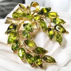 葉の形 ブローチ 緑色のストーン アンティーク コレクション　昭和レトロ　上下