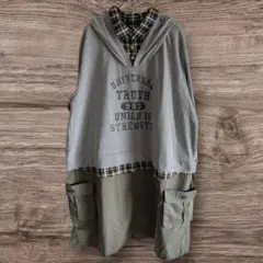 値下げ。大きいサイズ６Ｌ　フード付きグレー パーカー チェックシャツ重ね着風