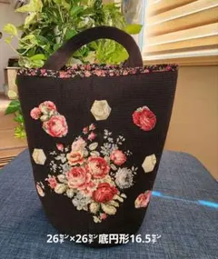 ヌビ生地　花柄刺繍の黒いグラニーバッグ