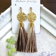 ゴールドフラワーモチーフタッセルピアス/イヤリング