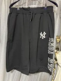MLB ヤンキース　ショートパンツ　3 L サイズ　未使用タグ付きのサムネイル