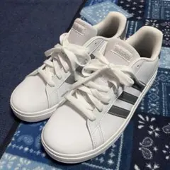 adidas アディダス スニーカー(24.5㎝)レディース 白xシルバー