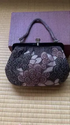 【ビーズバッグ】花柄 がま口 ハンドバッグ 紫 和装 パーティー 箱付き