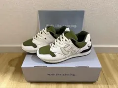 ブラック スニーカー