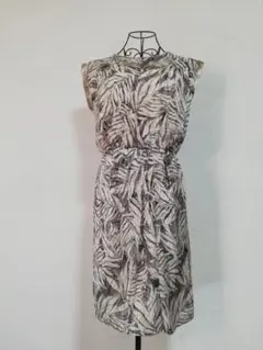 葉柄無袖及膝連衣裙