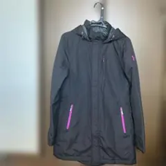 Under Armour フード付き黒アウター