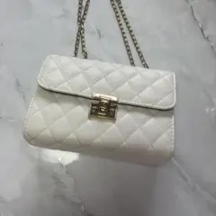 最終お値下げ　ホワイトキルティングショルダーバッグ