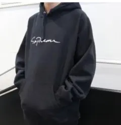 人気のXL Supreme　紺色 パーカーシュプリーム