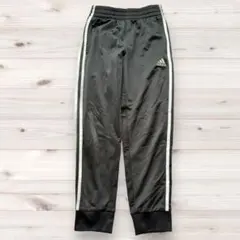 【訳あり】adidas 130 男の子 ジャージパンツ 黒 スリーライン