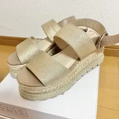 美品 レトロガール グリッター ラメ 厚底サンダル ゴールド ウェッジソールのサムネイル