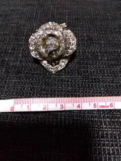 花形クリスタルブローチ