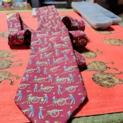 Salvatore Ferragamo ネクタイ 赤 総柄のサムネイル
