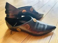 PIERRE HARDY ポインテッドトゥ メダルスタッズ フラットシューズ