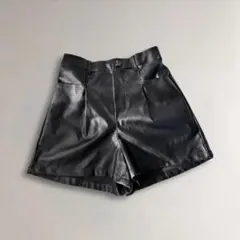 フェイクレザー ショートパンツ レディース　M