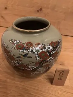 美品】九谷焼 木米 赤絵 人物図花瓶 - メルカリ
