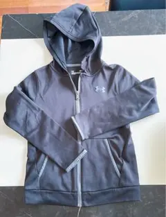 Under Armour フード付きパーカー ジュニア　140cm 黒