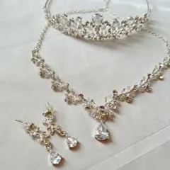 結婚式　ティアラ　ピアス ネックレス アクセ　撮影 ブライダル パーティー