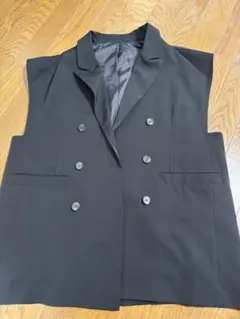 値下げしました✨黒ベスト　美品