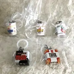 カップヌードル　チロルチョコ　めじるしアクセサリー ５点セット　ガチャのサムネイル