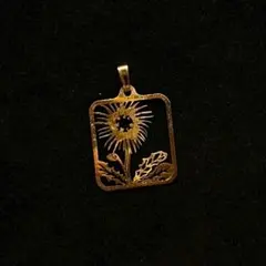 880遺品整理品　ペンダントトップ　ゴールド？　金？　メッキ？　ヴィンテージ