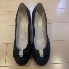 ジェリービーンズ　黒いビジュー付きリボンパンプス 24.5cm