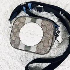 美品　コーチ　ショルダーバッグ　カメラバッグ シグネチャー　斜め掛け　チャーム