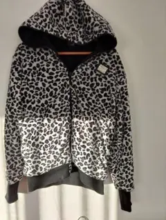【ヒョウ柄】裏起毛パーカーsizeL スポーツブランドBODYMAKER