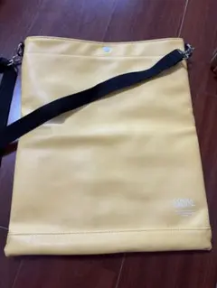 CONNADESIGN イエロー ショルダーバッグ
