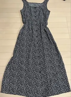 RETRO GIRL黒と白の花柄キャミワンピースノーリーズ