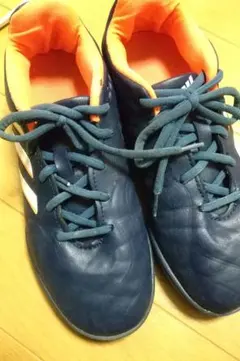 adidas サッカーシューズ ネイビー/オレンジ スパイク