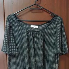 サテンブラウス