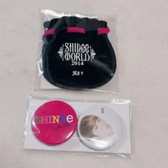 2026年最新】shinee(オニュ）ピンバッジの人気アイテム - メルカリ