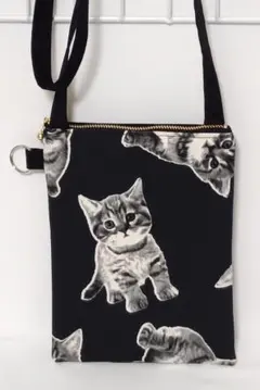 ハンドメイド・ポシェット・スマホ・ 猫柄 ・キュート 子猫柄・開け口ファスナー