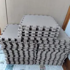 赤ちゃん本舗84枚ジョイントマット30×30 2センチ厚 - メルカリ