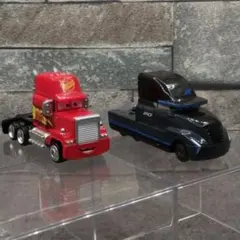 トミカ　 カーズ トランスポーター　タイプ 　2台セット