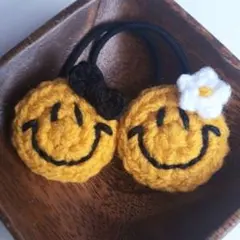 リボン付き お花付き にこちゃん ヘアゴム ハンドメイド黒リボン 白花